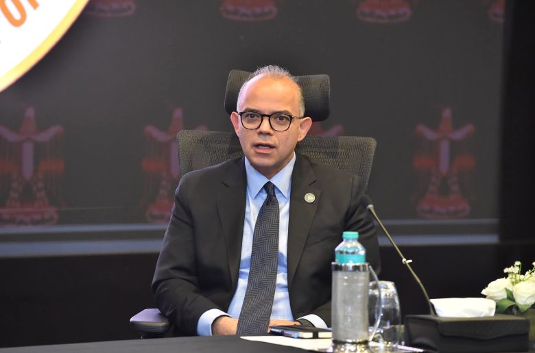 وزير الاستثمار يبحث مع «سامسونج» و«إل جي» خطط التوسع وتعميق التصنيع المحلي