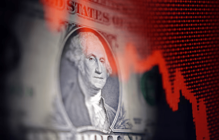 الدولار ينخفض من أعلى مستوياته في 6 أسابيع وسط آمال التوصل إلى اتفاق مع إيران