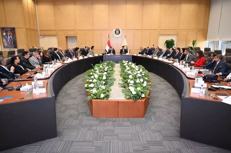 الصناعة تستضيف مائدة مستديرة لبحث خطط توسع الشركات البريطانية في مصر