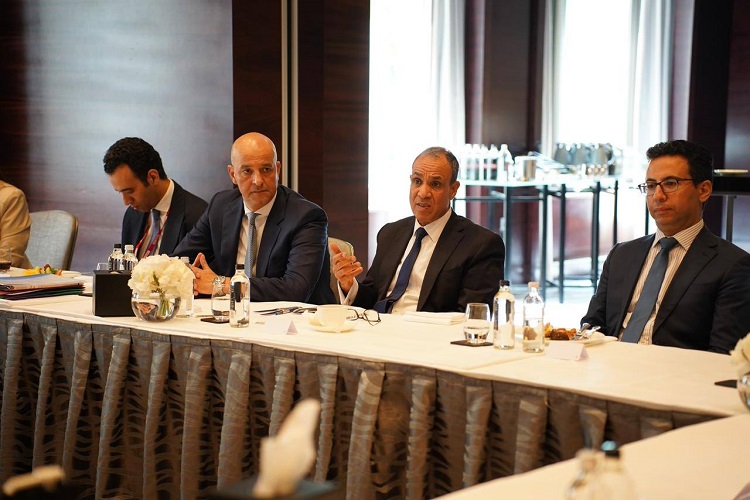 وزير الخارجية يدعو الشركات البريطانية لتوسيع مشروعاتها والاستثمار في مصر