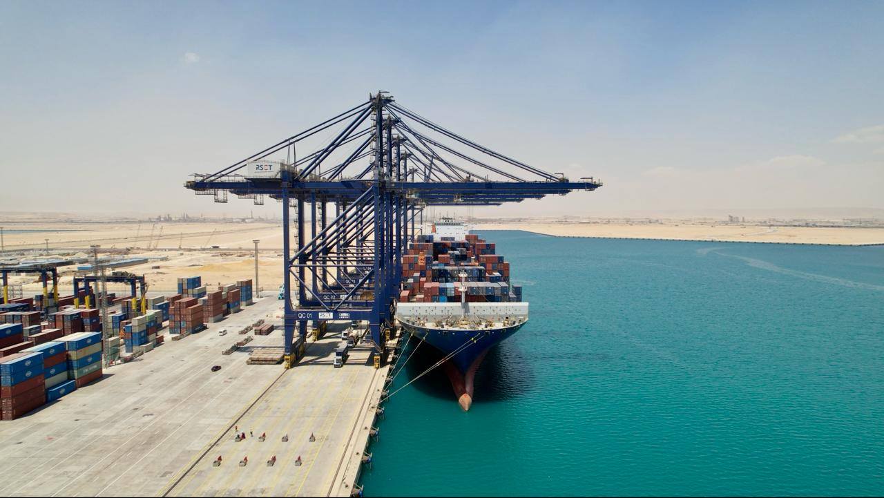 وزير النقل: تطوير ميناء السخنة يستهدف زيادة حصة مصر من تجارة الترانزيت العالمية وزير النقل: تطوير ميناء السخنة يستهدف زيادة حصة مصر من تجارة الترانزيت العالمية