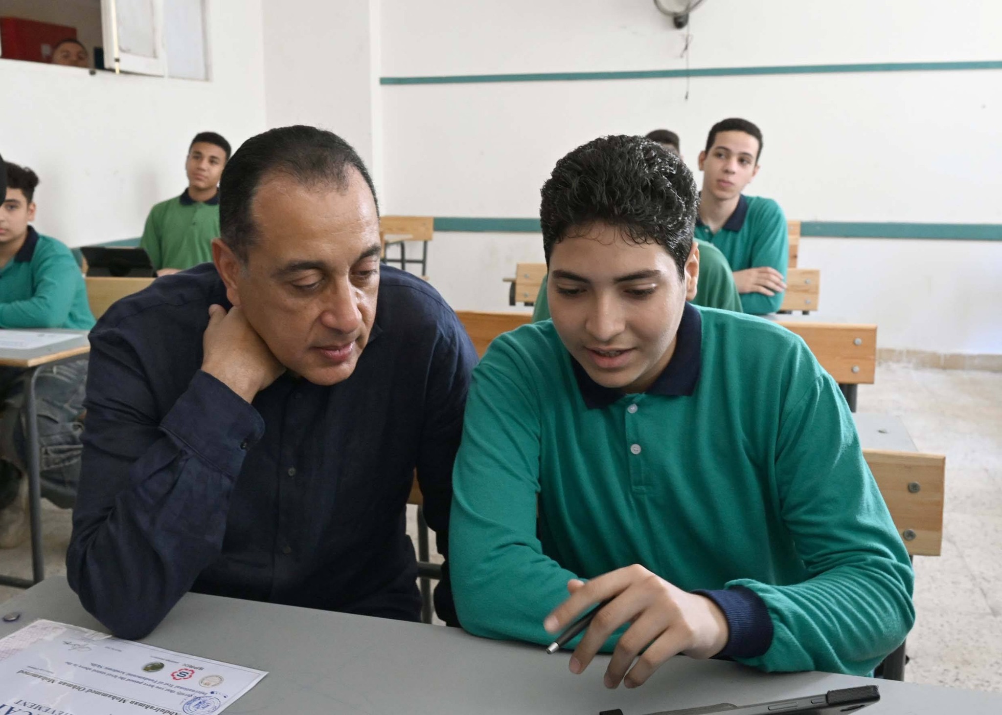 رئيس الوزراء يؤكد أهمية تدريس البرمجة والذكاء الاصطناعي إلى جانب الثقافة المالية