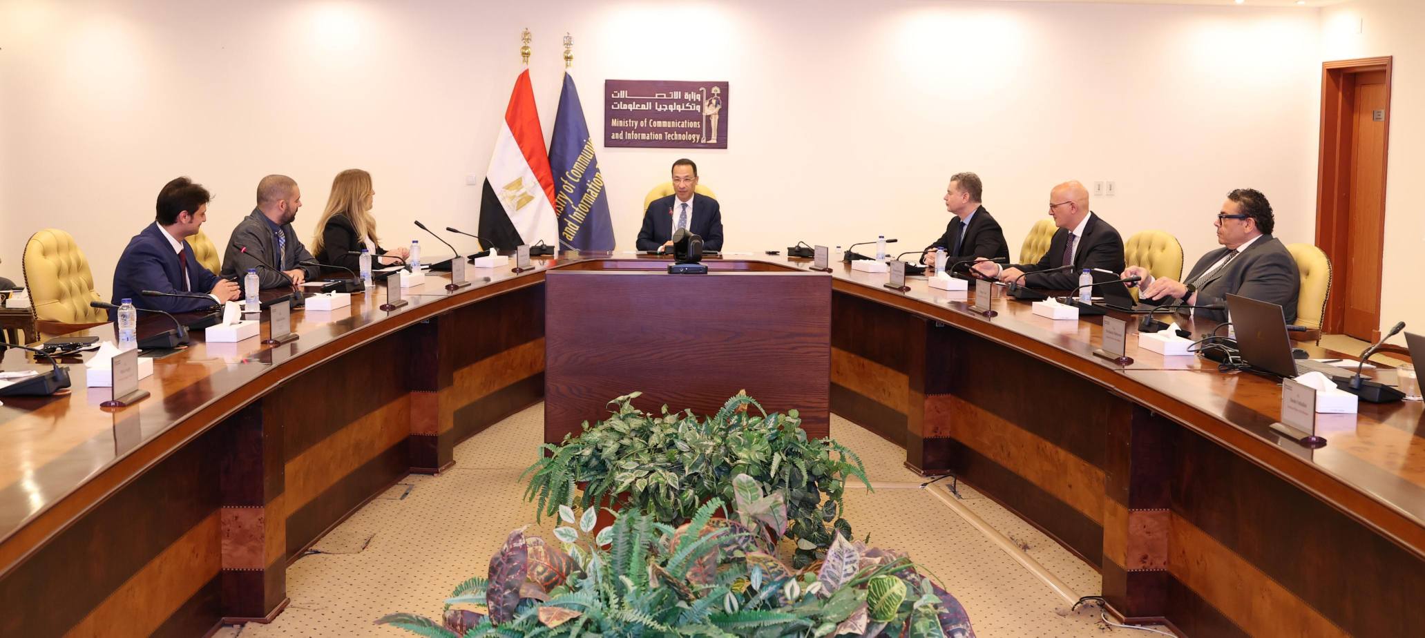 وزير الاتصالات يبحث مع شركة فاوندإيفر دعم صناعة التعهيد والذكاء الاصطناعي