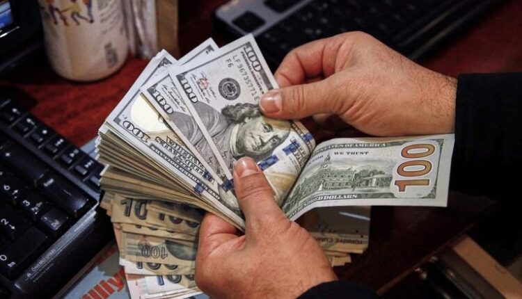 الدولار يتراجع حتى 21 قرشًا في عدد من البنوك